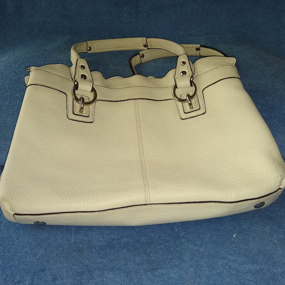 Vintage Y2K Coach Penelope leather shoulder tote. F14686